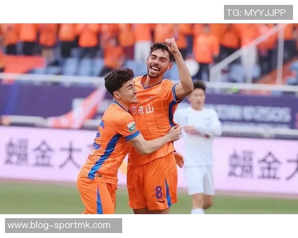 短暂休息时刻马德鲁加与克雷桑同框展现最高竞技水平