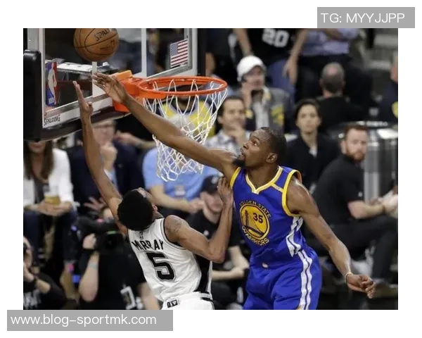 兰德尔赞麦丹在联防中表现突出防守范围广泛堪称优秀护筐者